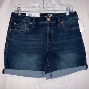 NWT Women’s Seven7‎ Blue Denim Rolled Cuff Weekend Shorts - Size 6 (30” X 5”)
